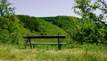 Obraz premium bench in the mountain, bench overlooking the horizon in the mountains, summer views in the mountains