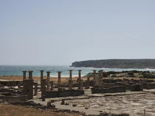 Fotobehang Bolonia strand, Tarifa, Spanje De Romeinse ruïnes van het strand van Bolonia in Cádiz. Andalusië. Spanje