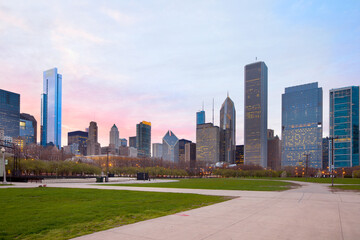 Obraz premium Downtown city skyline at dusk, Chicago, Illinois, United States