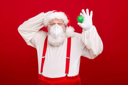 Photo of old bearded merry santa remote worker hold flu covid bacteria magic stops epidemic distancing wear protect plastic shield face mask hat shirt suspenders isolated red background