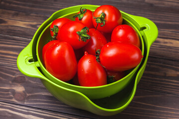 Red tomatoes in a bowl for drying vegetables