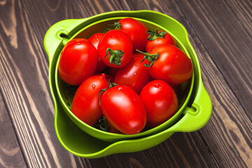 Red tomatoes in a bowl for drying vegetables