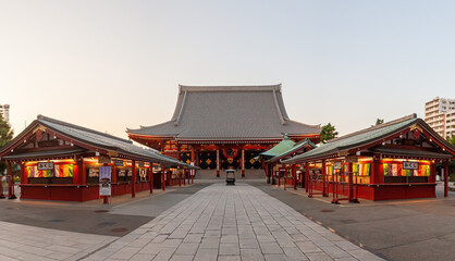Obraz premium 夕暮れの浅草寺