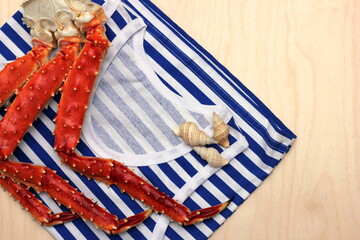 The striped vest and the Cooked leg of the Kamchatka king crab .