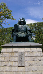 武田信玄像　甲府駅前