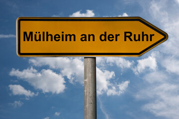 Obraz premium Wegweiser Mülheim an der Ruhr