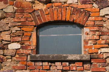 Ziegelwand mit Fenster