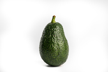 Aguacate aislado sobre fondo blanco