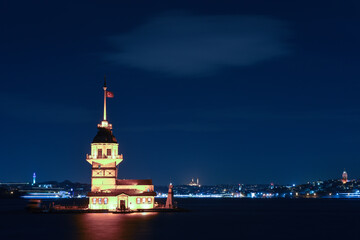 Obraz premium Maiden's Tower in Istanbul, Turkey (KIZ KULESI - USKUDAR)