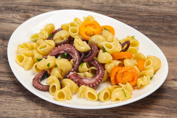 Pasta with octopus and yellow tomatoes
