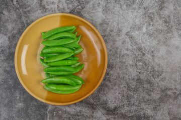 Fried prawns with fried peas and green peas.