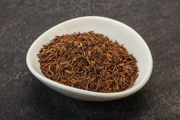 Dry zeera seeds in the bowl