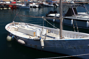 Fototapeta premium Old sailing boat with must boom and fenders