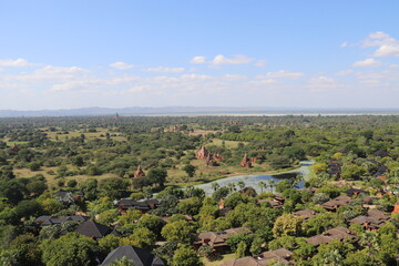 Fototapeta premium Panorama de la plaine de Bagan, Myanmar 