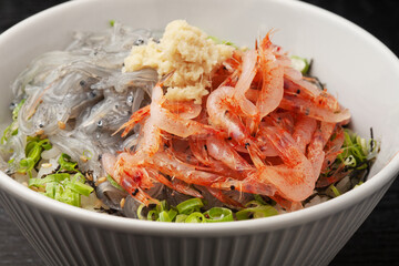 生桜海老と生しらす丼