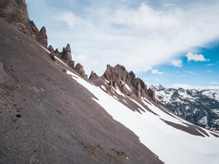 montagne de l'aiguille percée à Tignes en savoie à la fonte des neiges