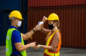 Check body temperature Before working in the warehouse