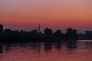 Fototapeta premium A sunset over a body of water