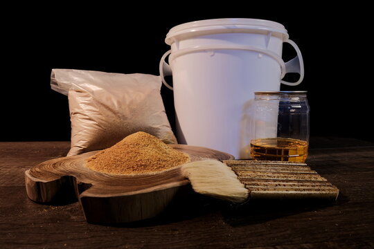 White shellac powder, which is mixed with alcohol for applying on wood to coat the surface of wood in furniture. 