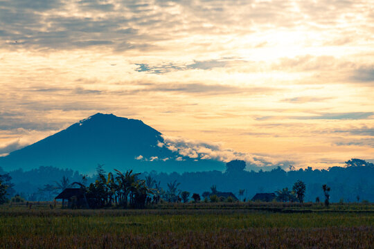 Berg im Morgengrauen auf Bali