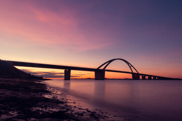 Fehmarnsundbrücke zum Sonnenaufgang