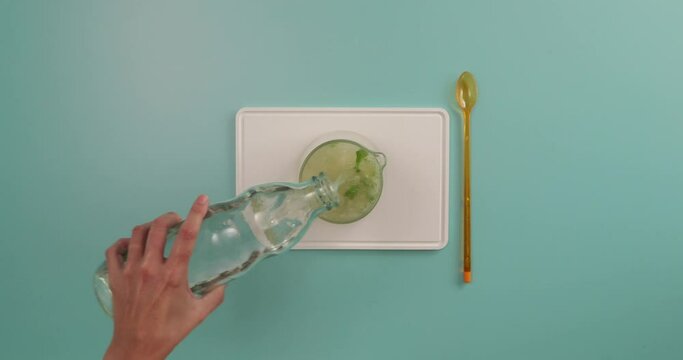 Adding honey to a jar, adding lemon juice and stiring lemonade