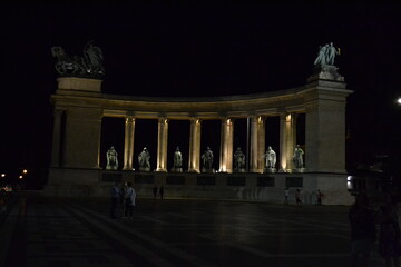 Fototapeta na wymiar night view in Budapest