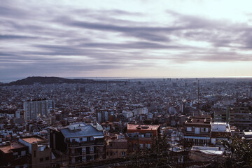 La ciudad de Barcelona vista desde los Búnkers, en el Turó de la Rovira. 