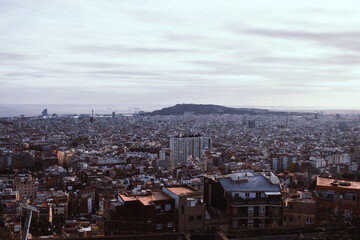 La ciudad de Barcelona vista desde los Búnkers, en el Turó de la Rovira. 