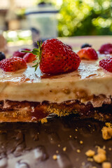 Delicious cheese cake with strawberries