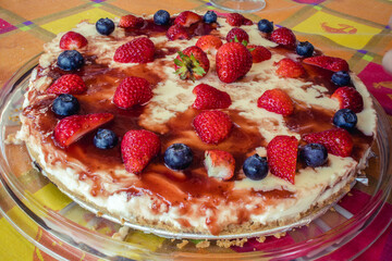 Delicious cheese cake with strawberries