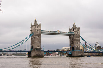 Fototapeta na wymiar Photo of the Tower Bridge in London during a cloudy day