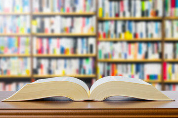 分厚い本と本棚