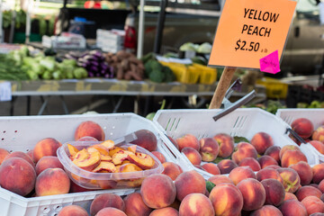 Fresh yellow peaches to taste