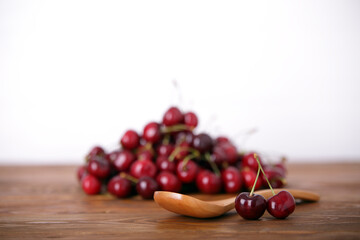 Ciliegie mature e succose dal colore rosso intenso