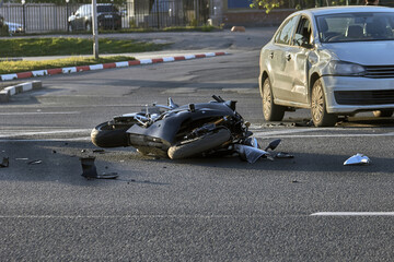 a bike crashed into a car a motorcyclist was injured police investigation fingerprint investigator