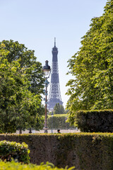 Obraz premium Paris, France - May 29, 2020: Street lights la Concorde, the Eiffel Tower in the background, in Paris