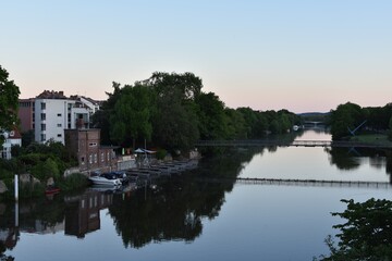 Fototapeta na wymiar view of the river in the city