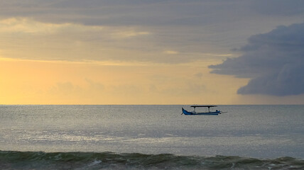 Obraz premium Beautiful sunset beach of Bali during evening twilight.