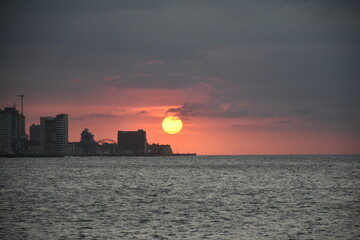 atardecer mar de la habana cuba