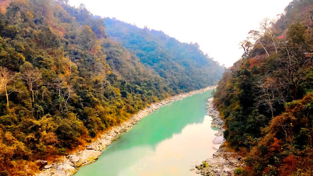 Teesta river flows bitween two mountain, siliguri tourism, Sevoke siliguri