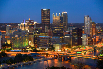 Fototapeta na wymiar Pittsburgh Downtown Scenic View