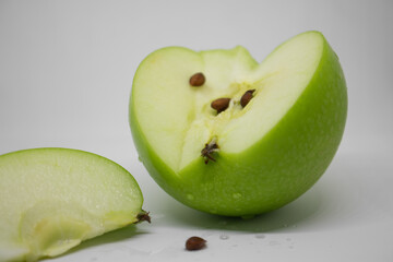 sliced green apple