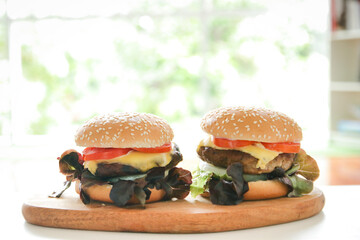 Hamburgers placed on a wooden tray There is space to write a message.