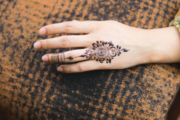 Beautiful One Finger Mehndi Design On Hand