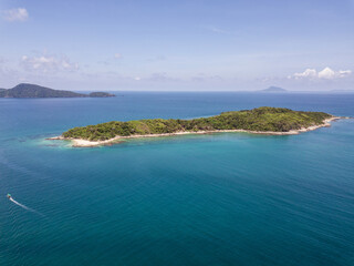 Fototapeta na wymiar Beautiful islands adorn the Andaman Sea to be colorful.
