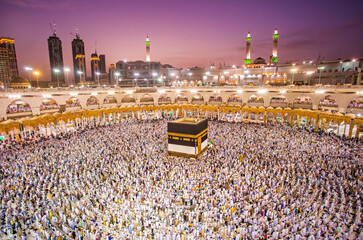Muslim pilgrims from all around the world doing tawaf, praying around the kabah in Masjidil Haram, Mecca Saudi Arabia, during hajj and umra. - obrazy, fototapety, plakaty