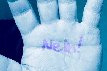 Eine Hand und das Wort Nein