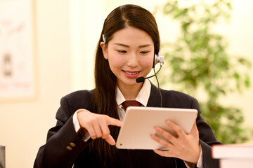 Fototapeta premium オンライン学習をする学生