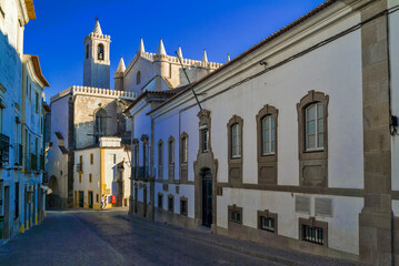 Fototapeta na wymiar street in the old town of Evora portugal